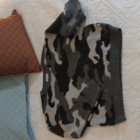 Lucky Brand Camouflage Crew Sweater - Picture 8 of 8
